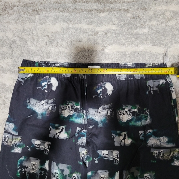 Disney Men's Black Graphic Pants - Picture 13 of 16